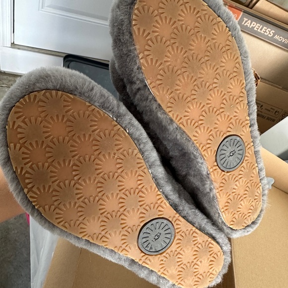 ugg fluff slide - Picture 3 of 3